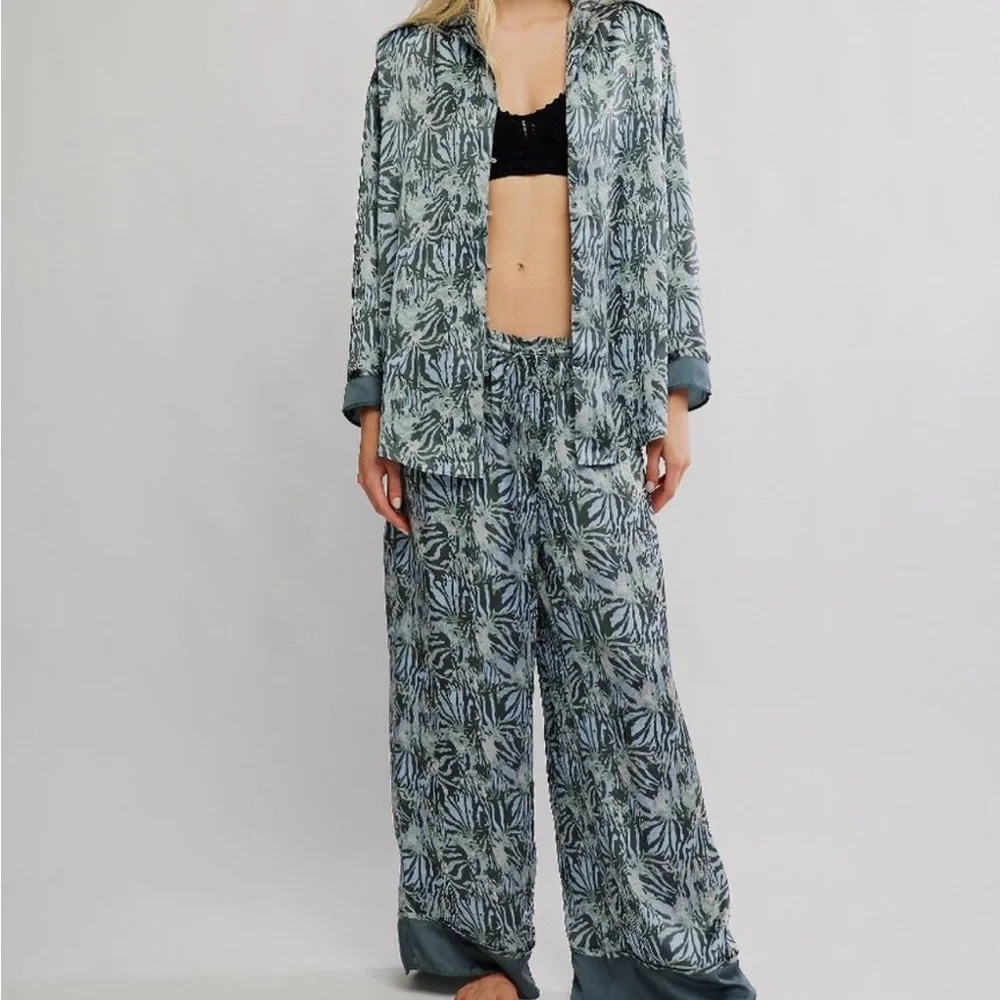 Free People Blue Patterned Pajama Set NIP - Picture 1 of 6